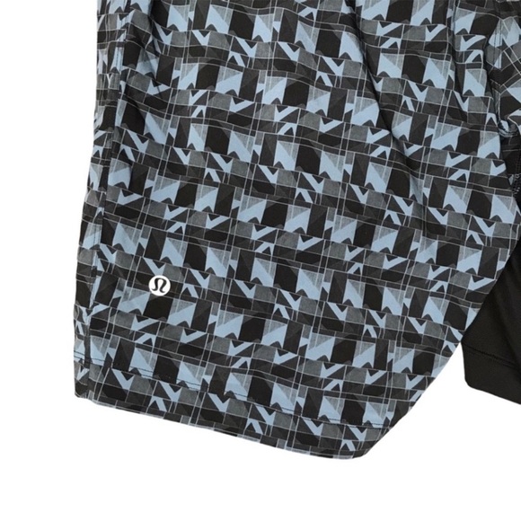 lululemon athletica Black and Blue Patterned Men Shorts - Picture 2 of 8